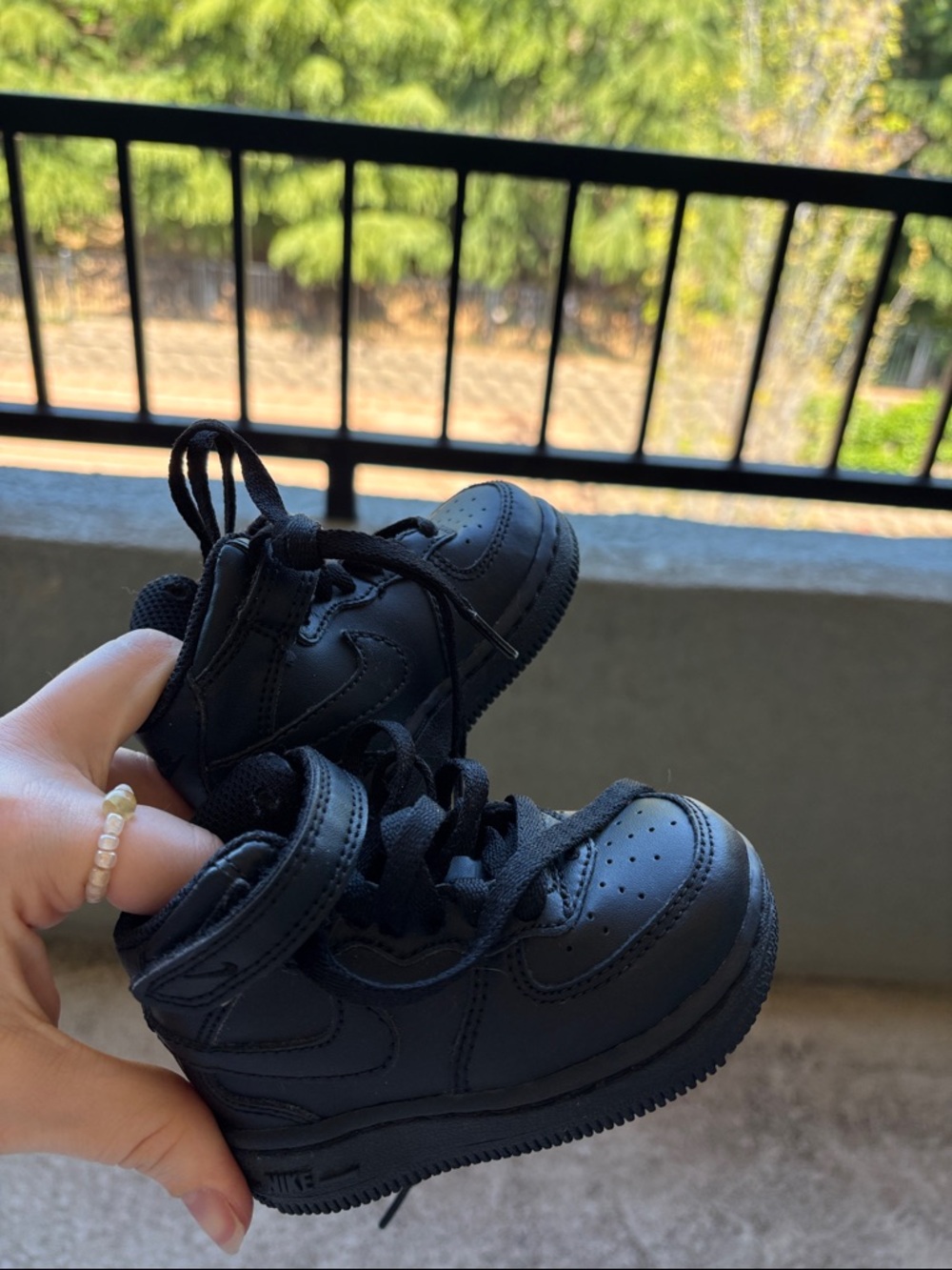 Kids Black Leather High-Top Sneakers size US 4C